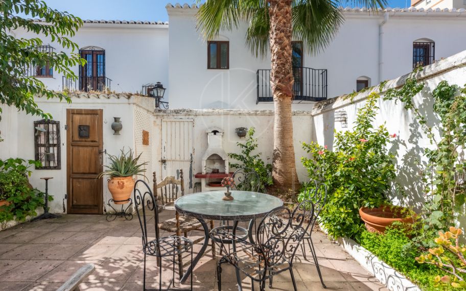 Charming townhouse for sale in Pueblo López - prime central location in Fuengirola