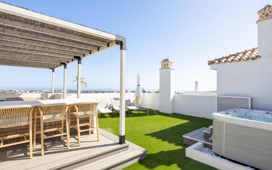 Luxury 3-Bedroom Penthouse with Panoramic Sea Views in El Paraiso