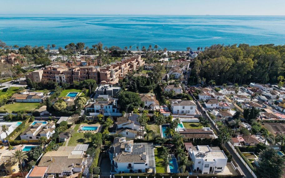 Welcome to this exclusive three-level villa in San Pedro Playa