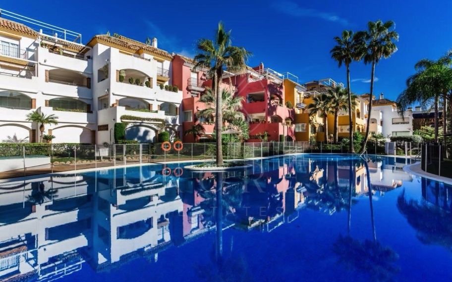 Spacious Duplex Apartment with Large Terraces & Solarium – Golden Mile