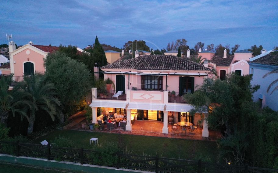 Villa with private pool on the golf course front line – Isla de Guadalmina, Guadalmina Alta