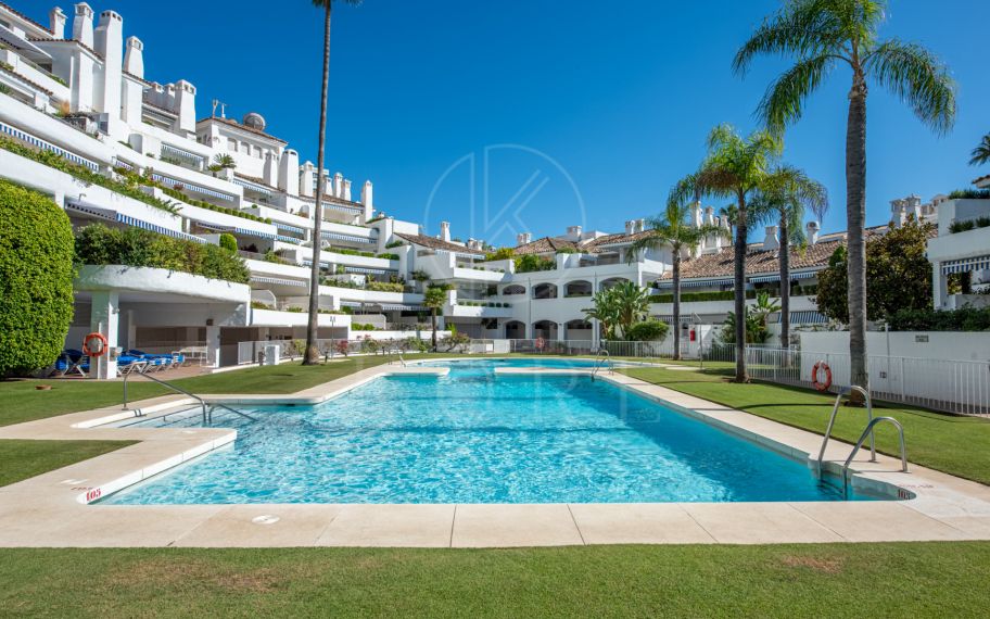 Beautiful two bedroom ground floor apartment, located in the sought-after Birdie Club community in Río Real, Marbella