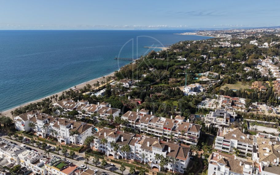 Apartamento en venta en Las Cañas Beach, Marbella Golden Mile