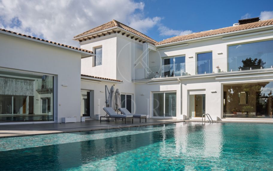 Villa Ultra Prime con Orientación Sur y Vistas al Mar y la Montaña