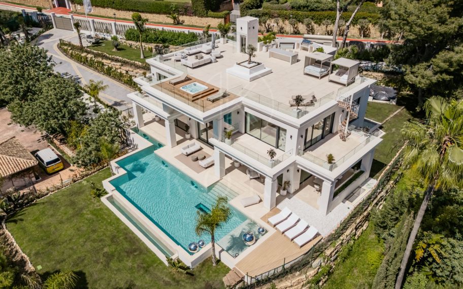 Contemporary Luxury Villa with Panoramic Views in Sierra Blanca